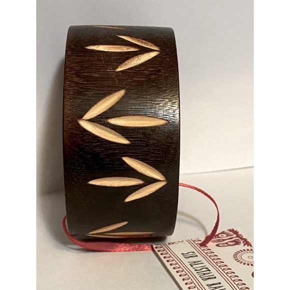 Sir Alistair Rae Bracelet Carved Wood Leaf Pattern Stackable Bangle NWT - Picture 2 of 3